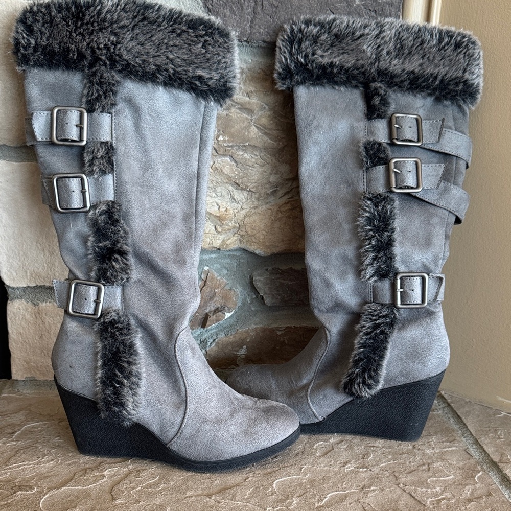 Canyon River Blues Gray Faux Fur Buckle Boots